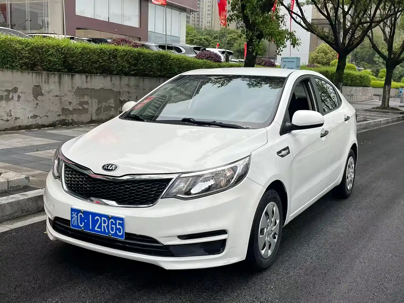 Kia K2 2015 Sedan 1.4L AT GLS