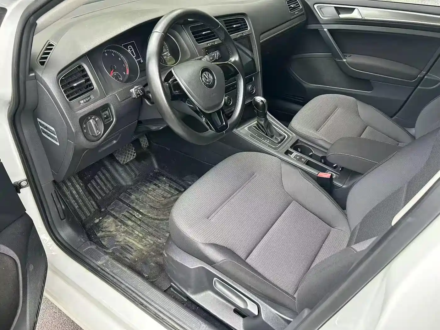 Volkswagen Golf 2016 1.6L Automatic Comfort фото 4