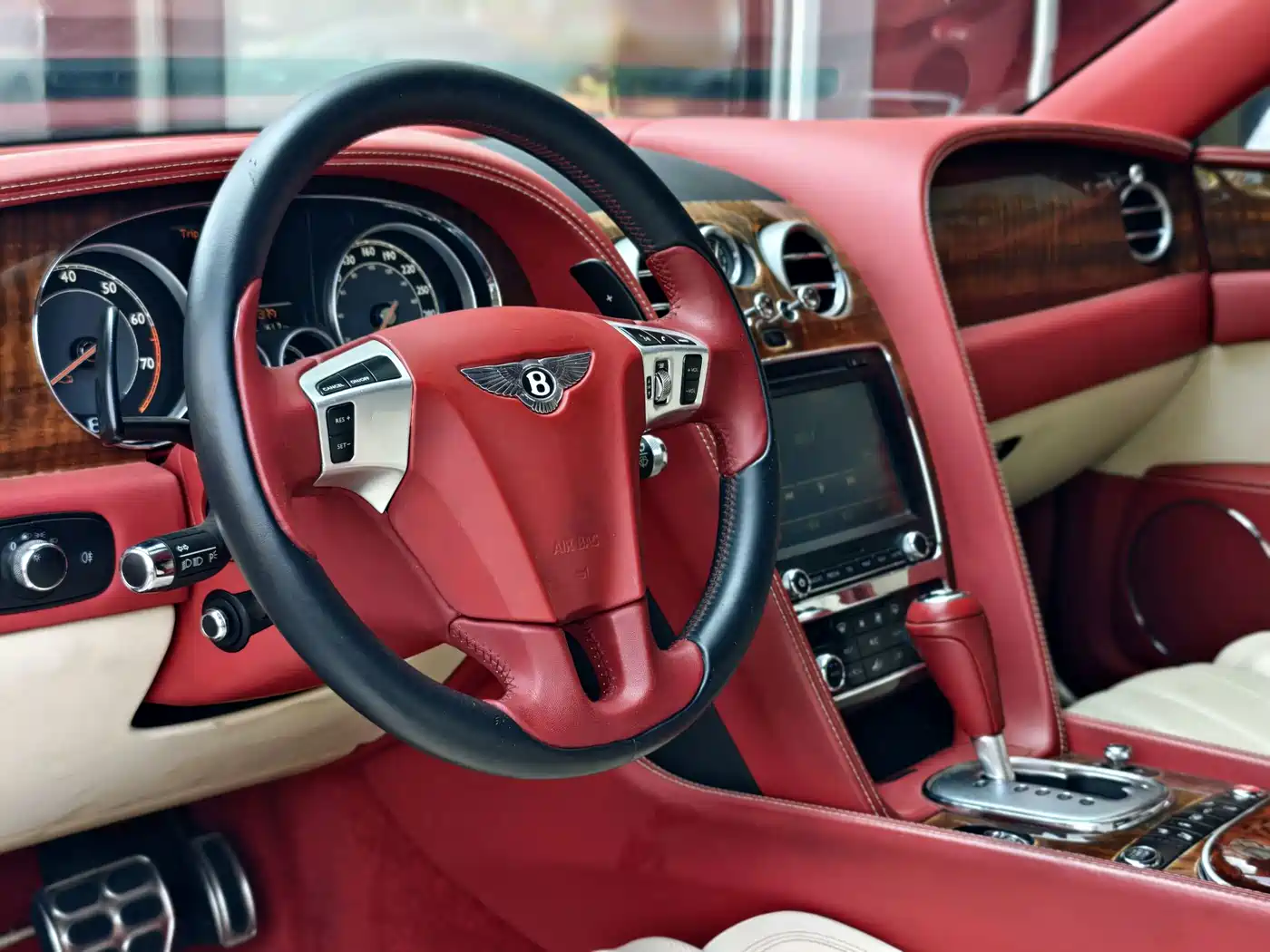 Фото 23 - Bentley Flying Spur