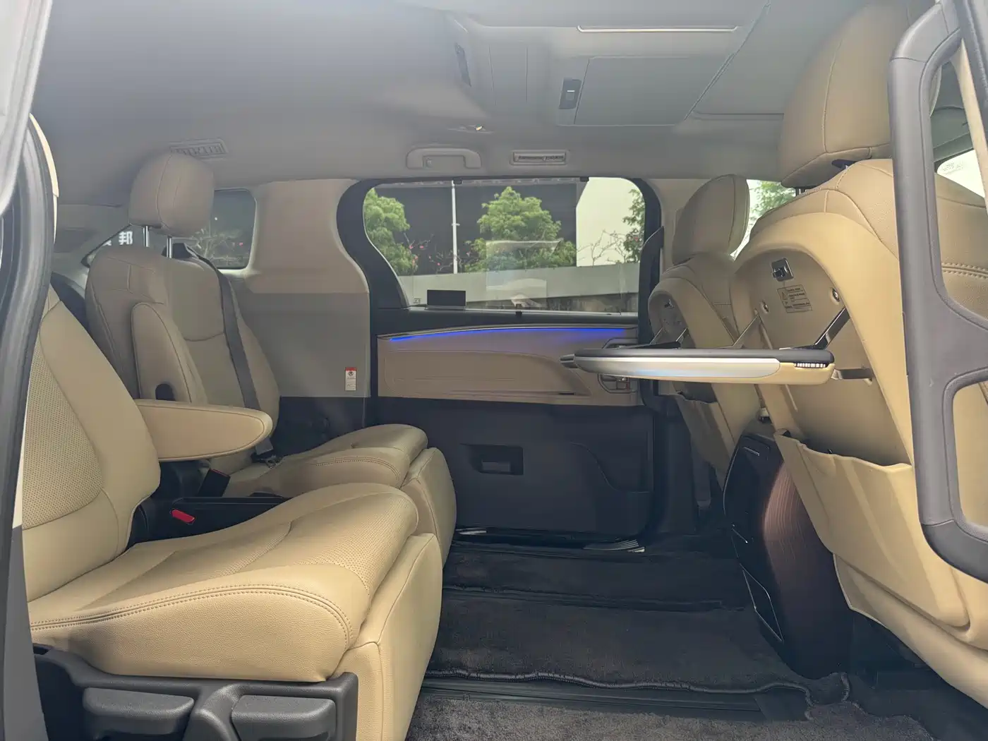 Toyota Granvia 2023 2.5L Hybrid Comfort Edition фото 13