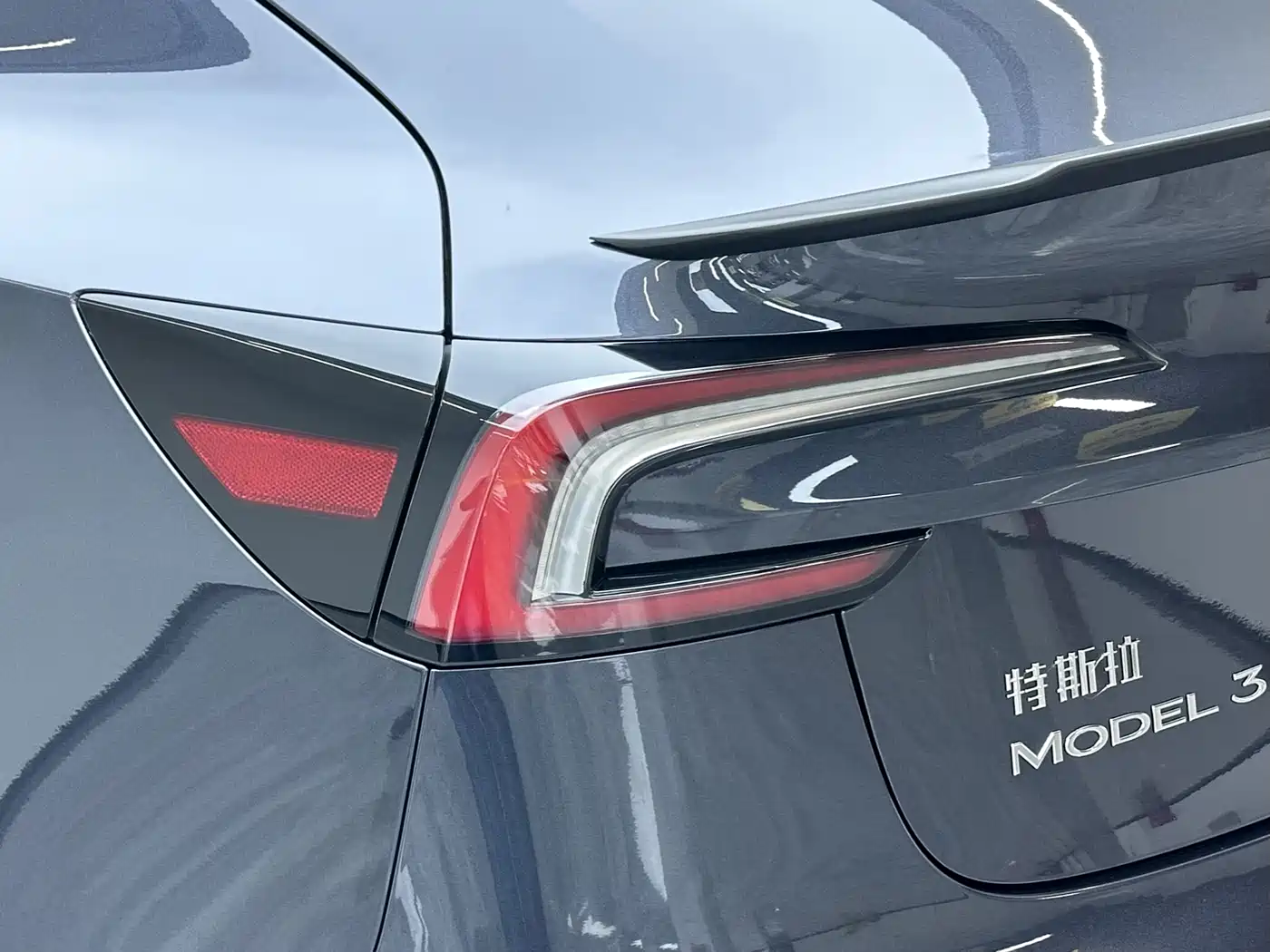 TESLA MODEL 3