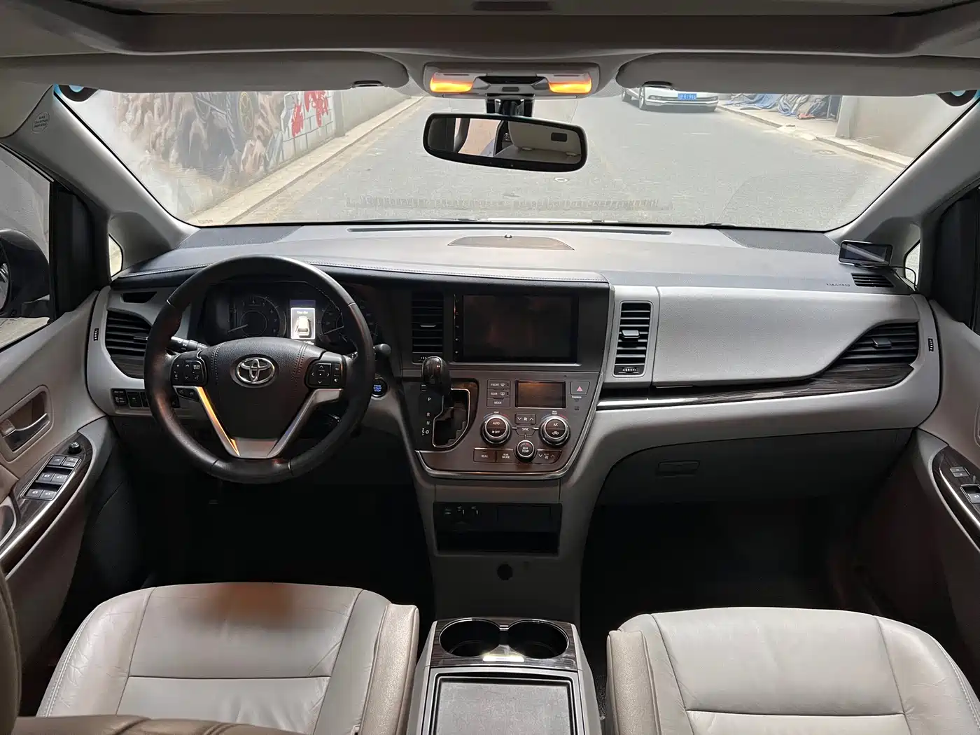 Toyota Sienna 2015 3.5L 4WD L фото 9