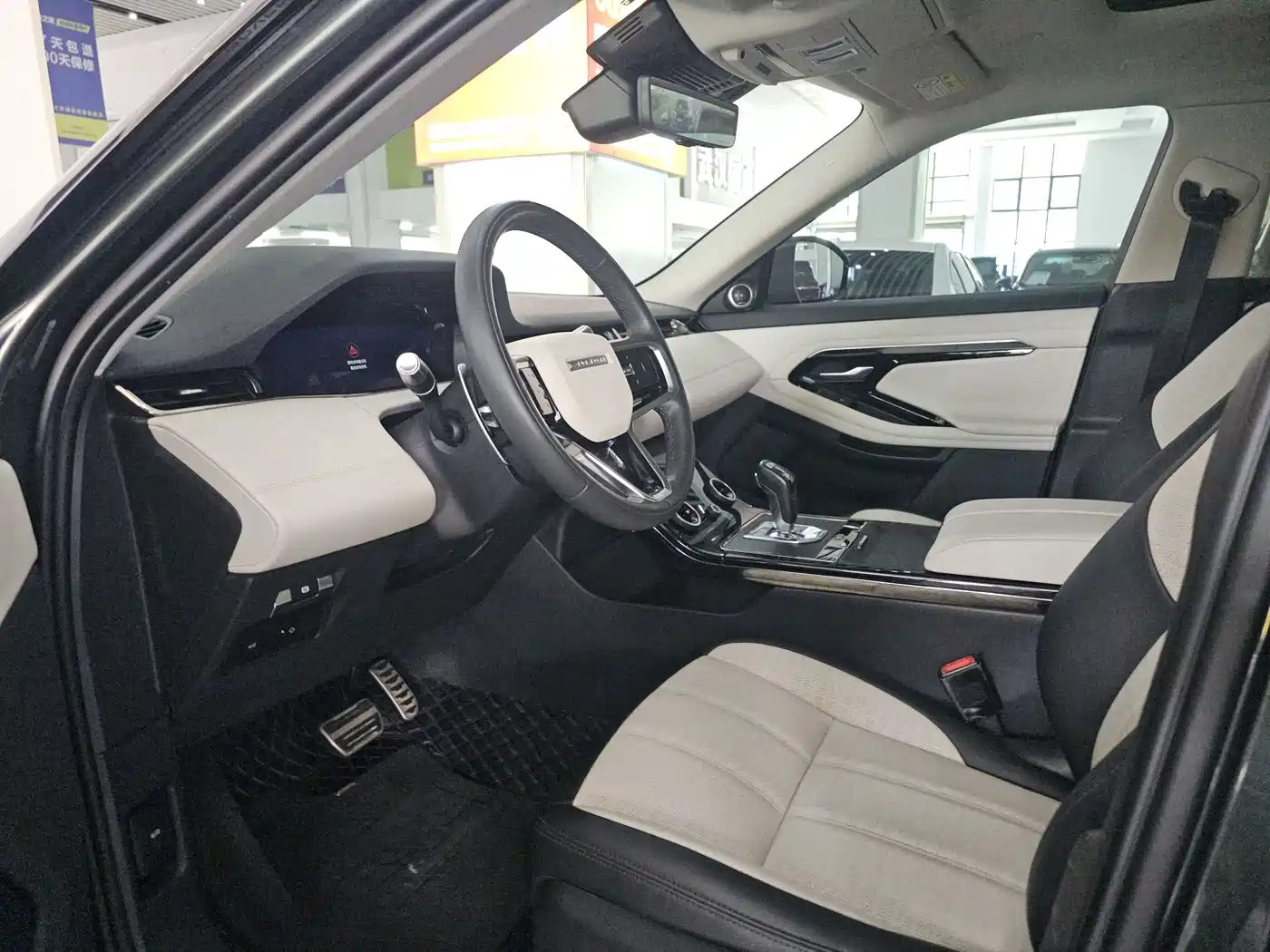 Land Rover Range Rover Evoque 2021 Range Rover Evoque L 249PS R-Dynamic First Edition Launch Edition фото 4