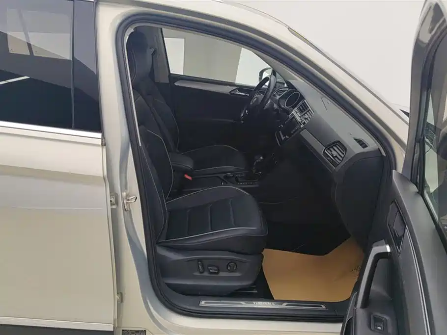 Volkswagen Tiguan L 2018 380TSI Automatic AWD Flagship Edition фото 8