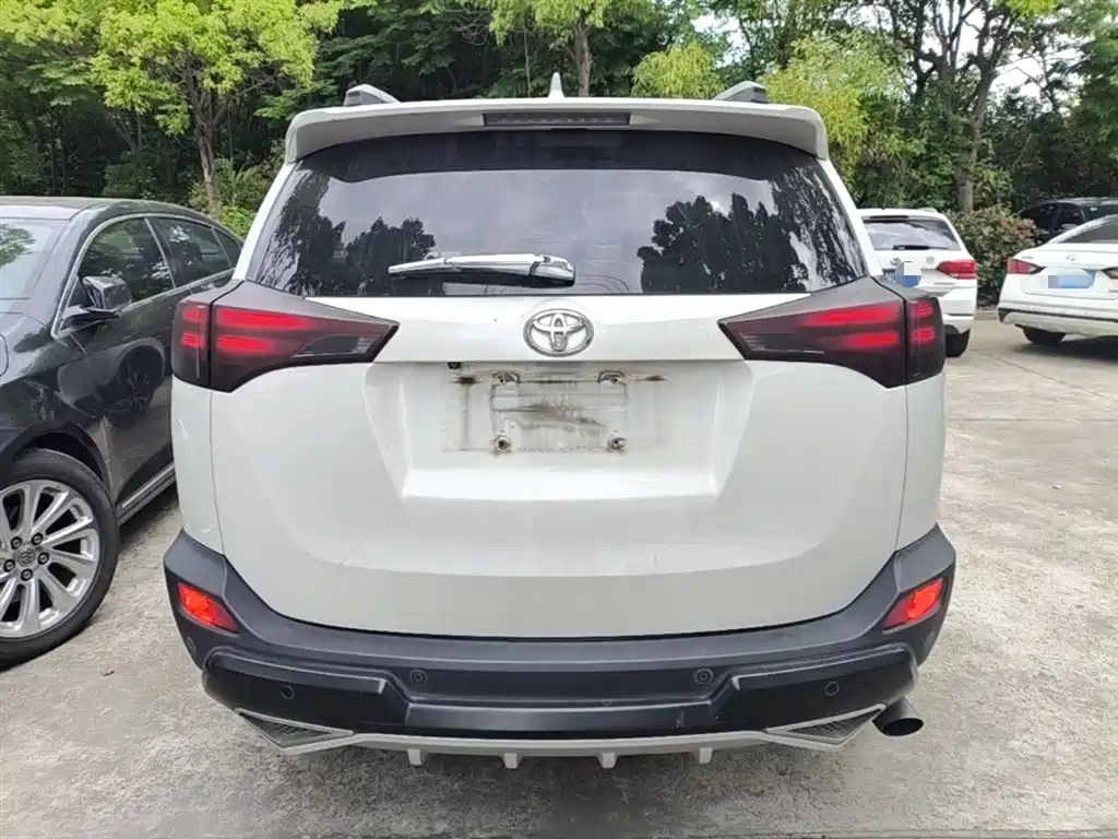 Toyota RAV4 Rongfang 2015 2.5L Automatic 4WD Elite Edition фото 6