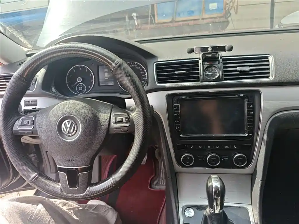 Volkswagen Passat 2014 2.0TSI DSG Executive Edition фото 10