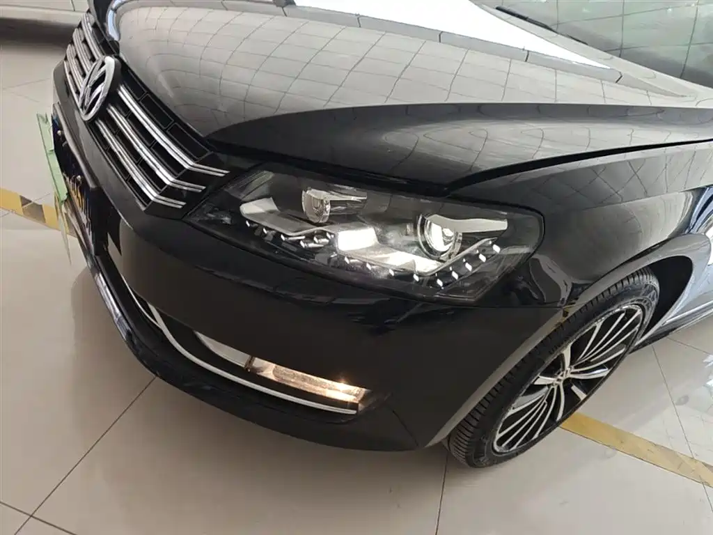 Volkswagen Passat 2015 1.8TSI DSG Prestige Edition фото 24