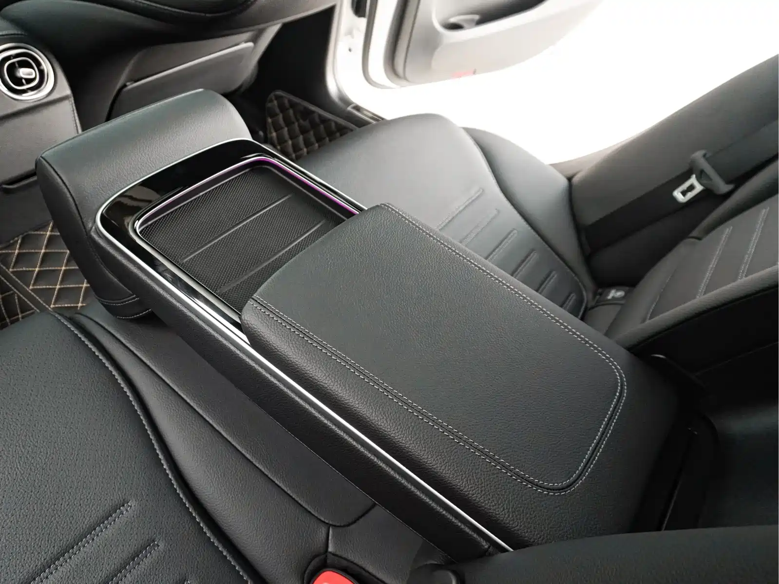 Фото 20 - Mercedes-Benz C-Class