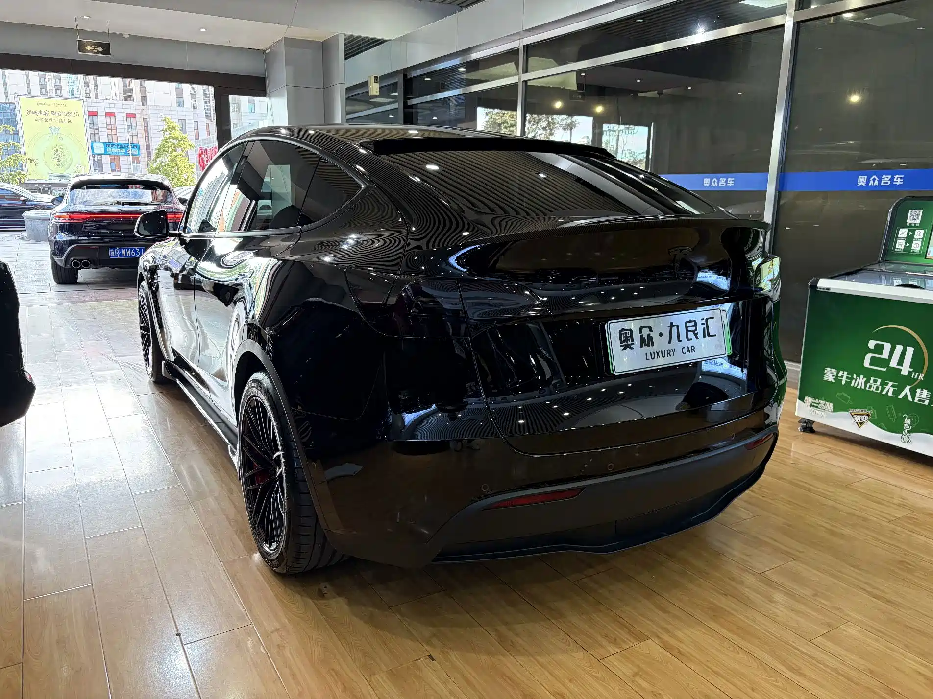 Фото 13 - Tesla Model Y