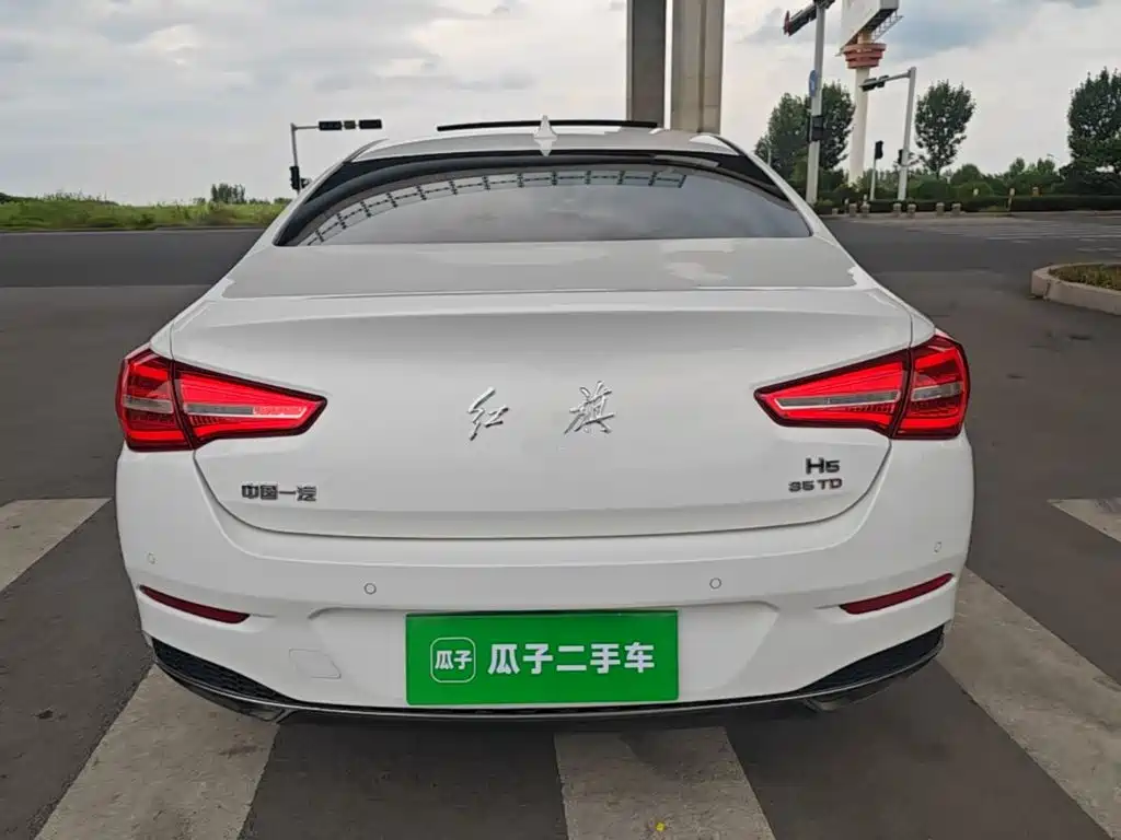 صورة 6 - Hongqi H5