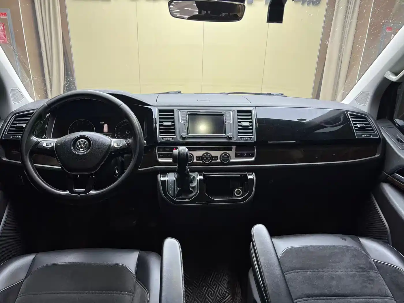 Фото 5 - Volkswagen Multivan