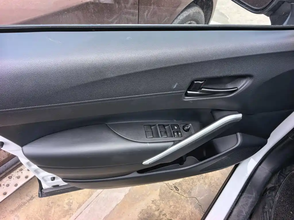 Photo 7 - Toyota Frontlander