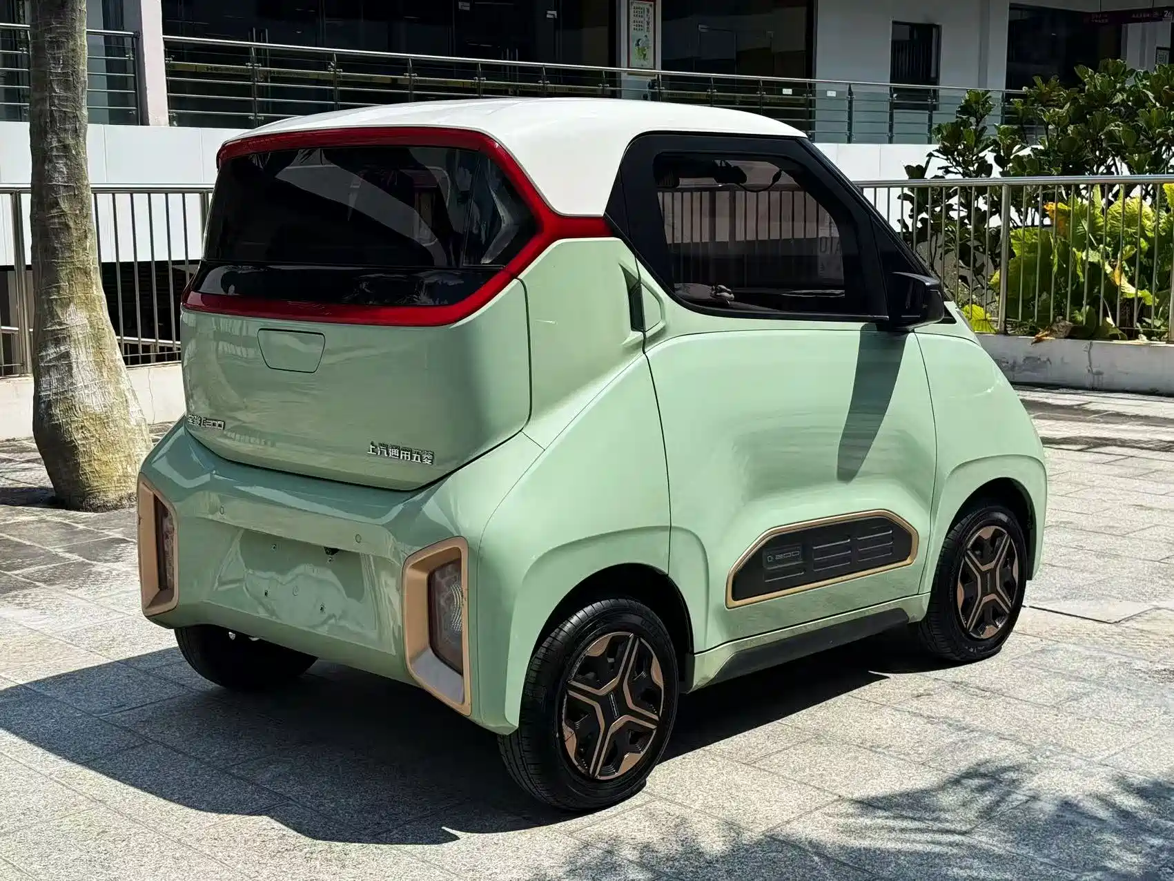 Фото 4 - Baojun E200