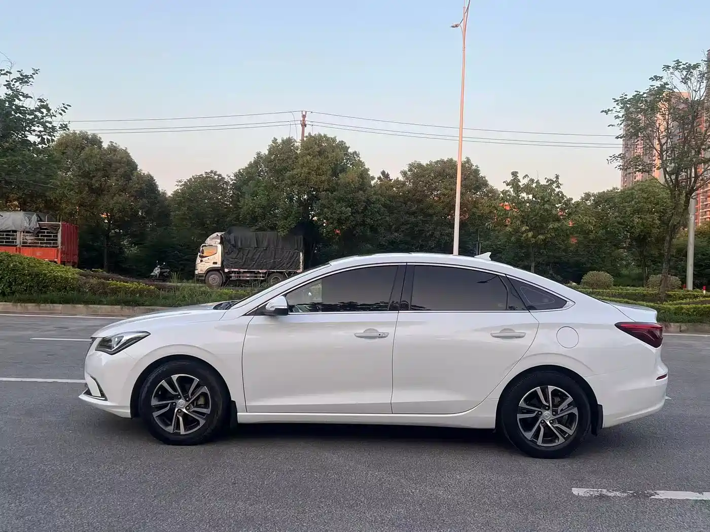 Фото 4 - Changan Eado