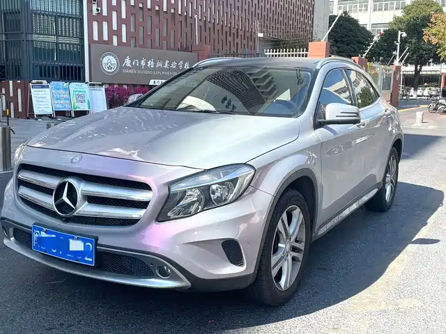 MERCEDES-BENZ GLA