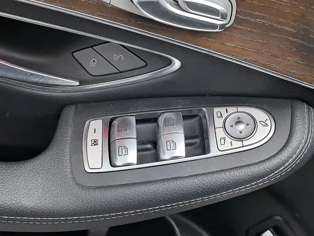 Mercedes-Benz GLC 2022 Facelift GLC 260 L 4MATIC Luxury Model фото 9