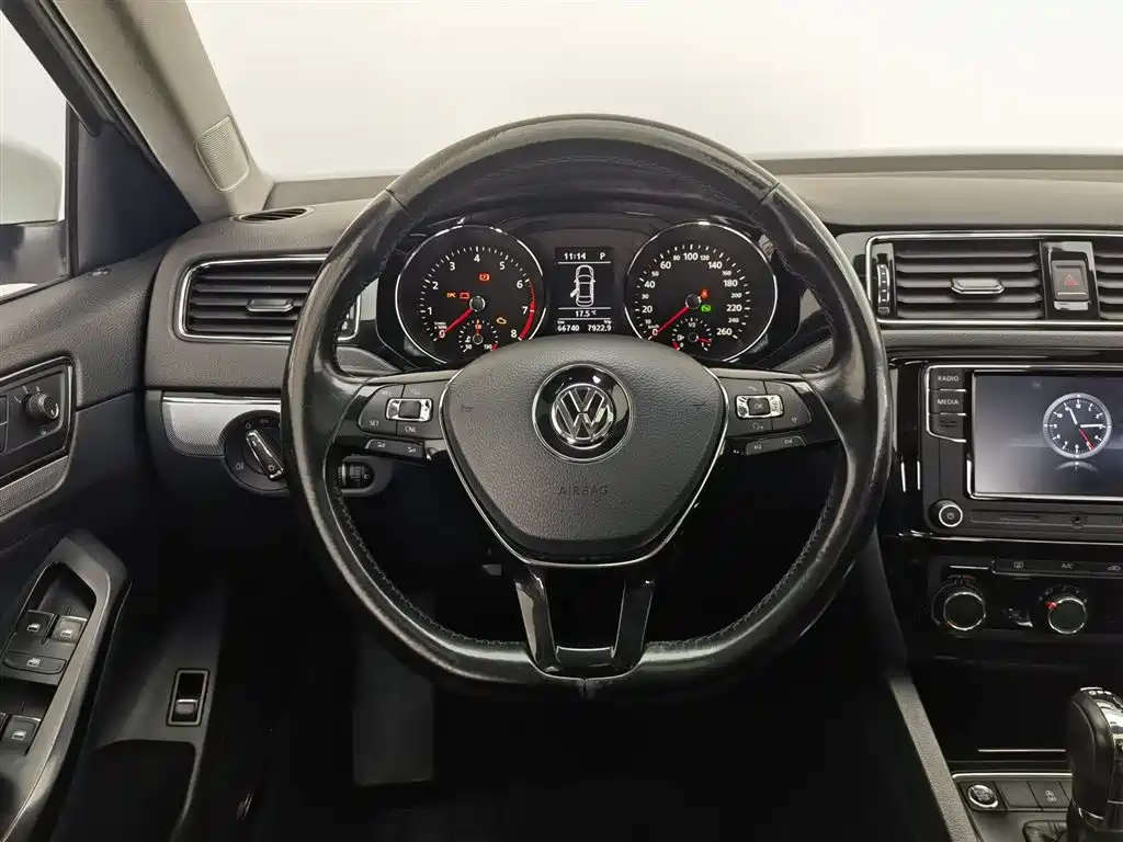 Volkswagen Sagitar 2018 280TSI DSG Spark Edition фото 11