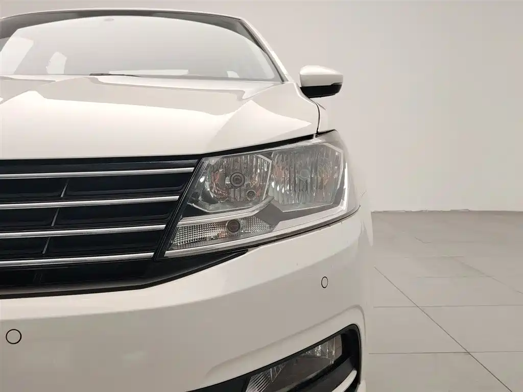Volkswagen Lavida 2017 1.6L Manual Comfort Edition фото 7