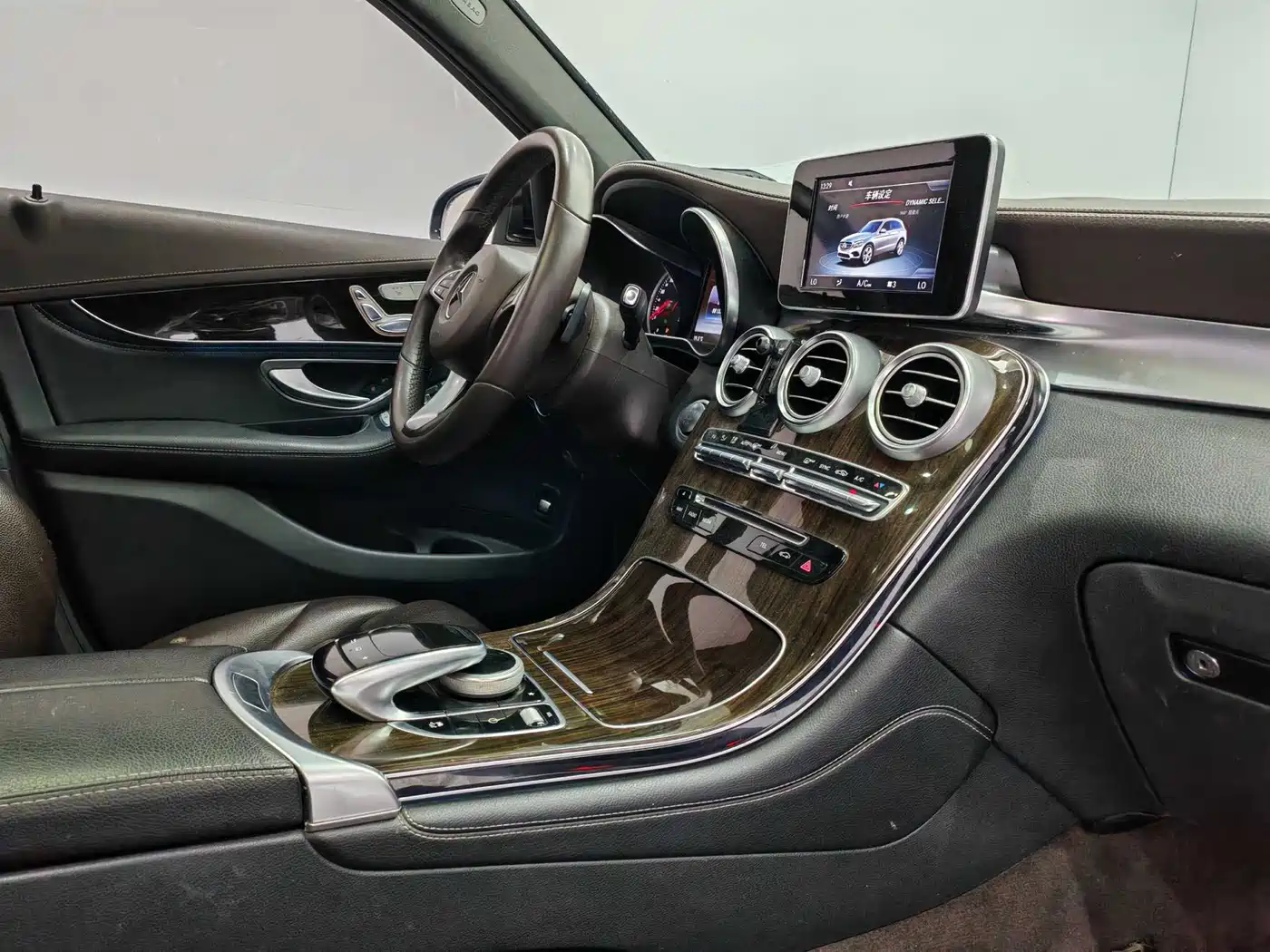 Mercedes-Benz GLC 2016 GLC 260 4MATIC Luxury фото 15