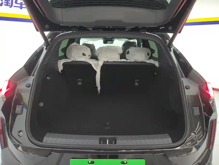2026 Lynk & Co 08 EM-P