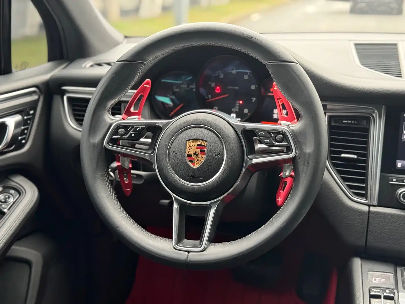 Porsche Macan 2016 Macan 2.0T фото 18