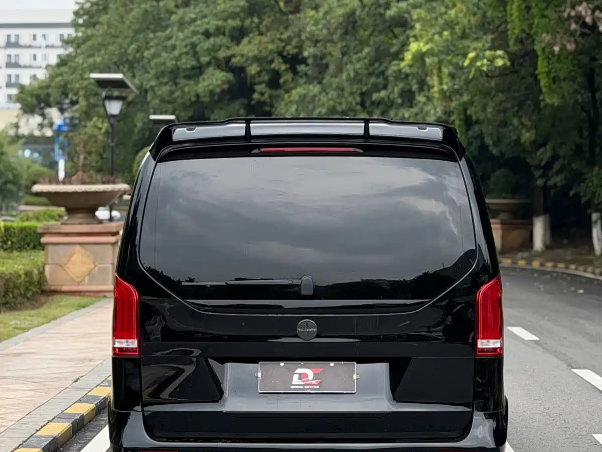 Mercedes-Benz V-Class 2022 V 260 L Long Wheelbase Prestige Edition фото 4