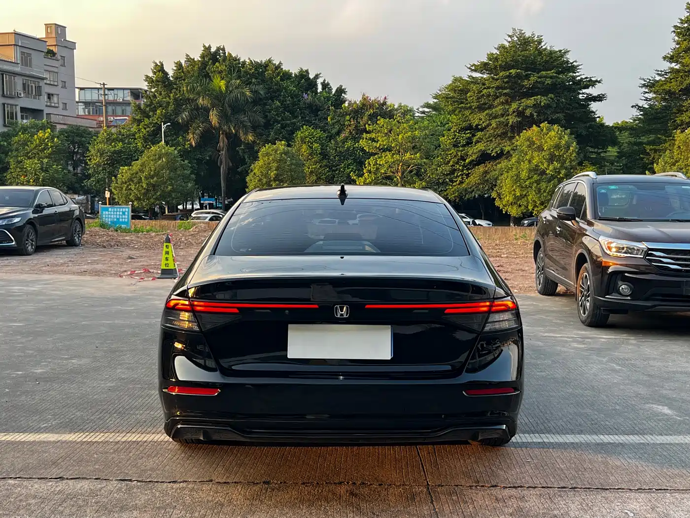 Фото 8 - Honda Accord