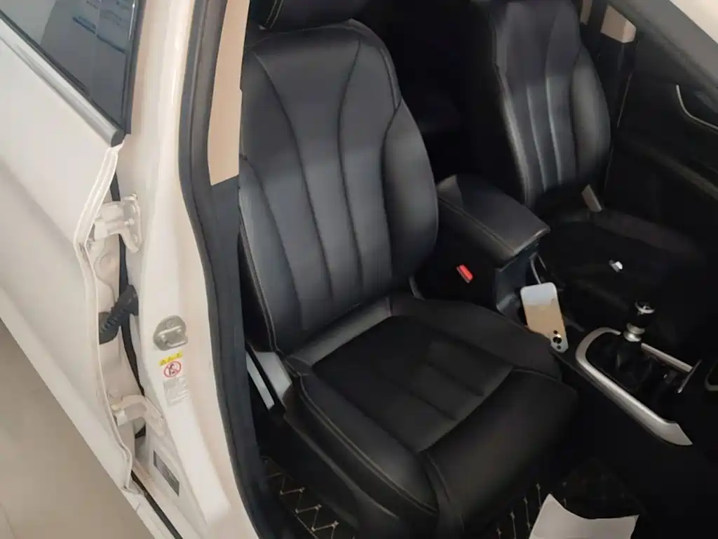 Фото 25 - BYD Song MAX