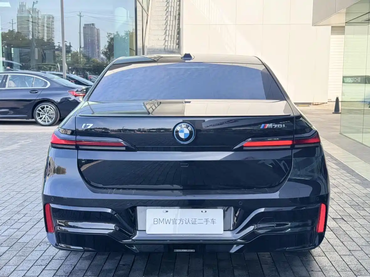 BMW I7 M70L