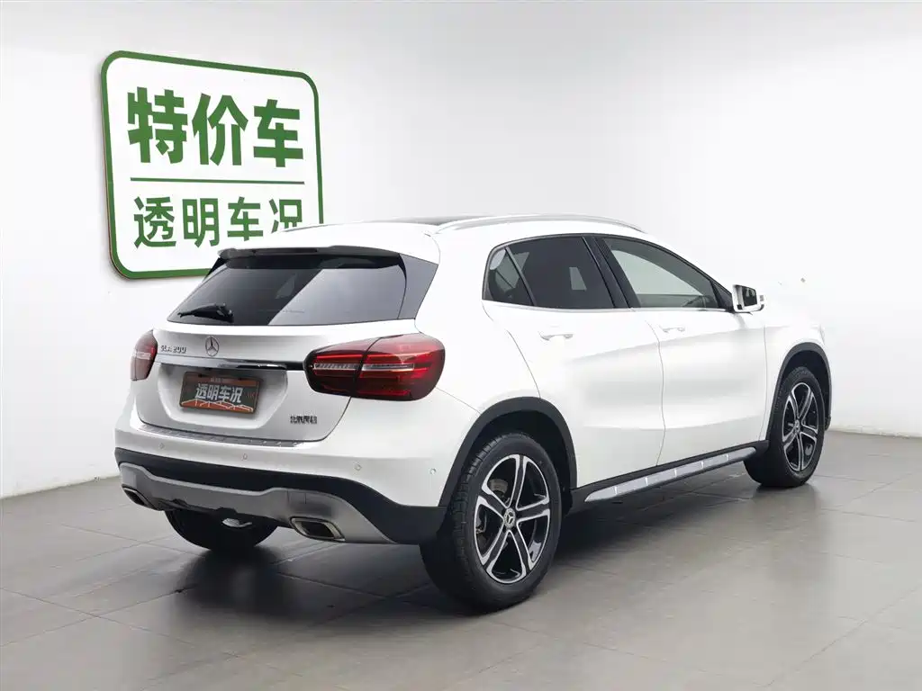 Mercedes-Benz GLA 2018 GLA 200 Fashion фото 2