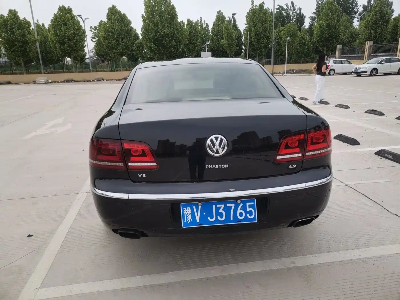 Volkswagen Phaeton 2015 Model 3.0L Exclusive Edition фото 9