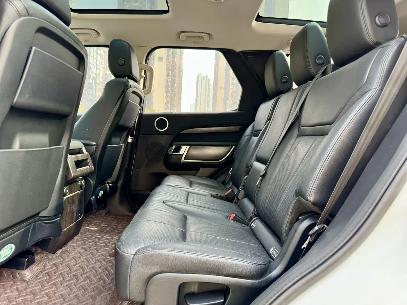 Land Rover Discovery 2019 3.0 SC V6 SE фото 12