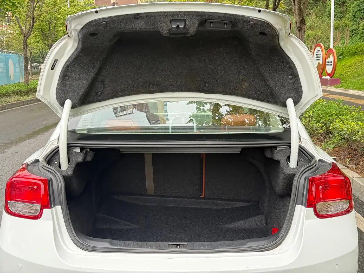 Chevrolet Malibu 2012 2.0L Automatic Comfort Edition фото 12
