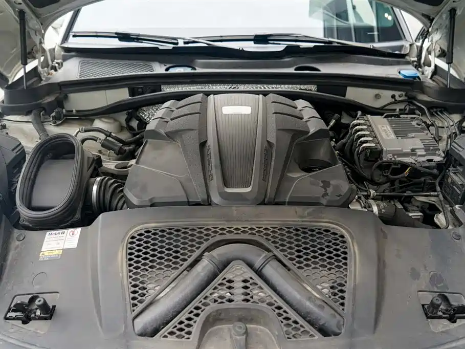 Porsche Macan 2020 Macan Turbo 2.9T фото 23