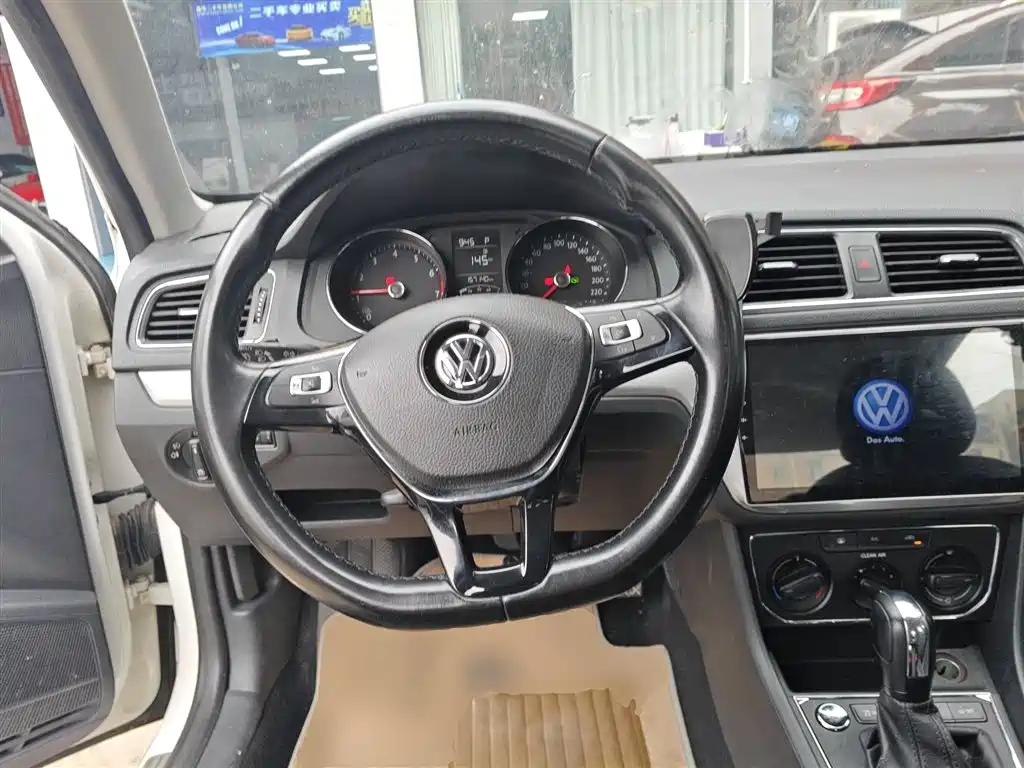Volkswagen Lavida 2017 1.6L Automatic Comfort Edition фото 11