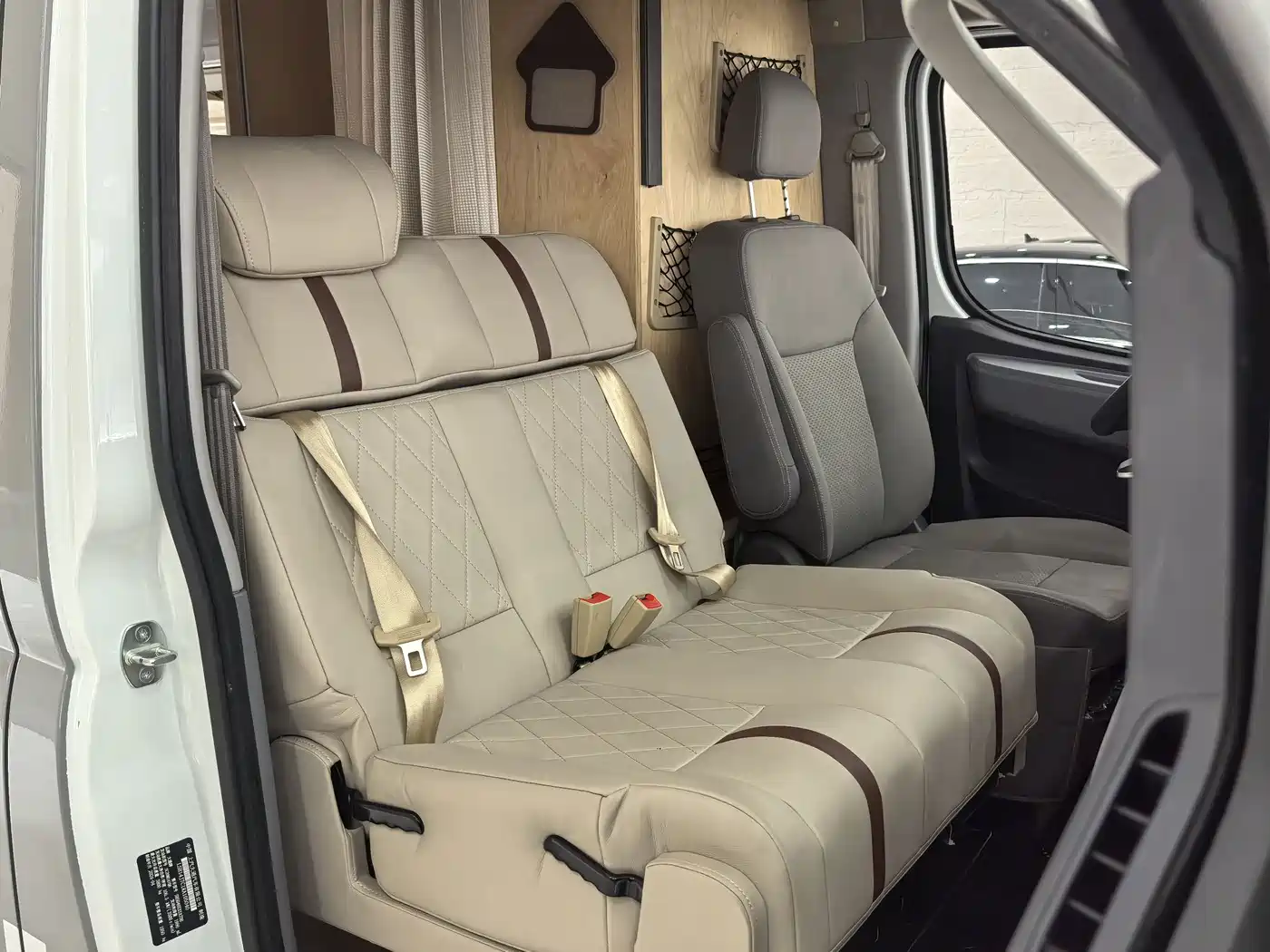 SAIC Maxus Xintu V80 2024 2024 Aoyun 6AMT Short Wheelbase Medium Roof 147Ps 7/8/9-seater