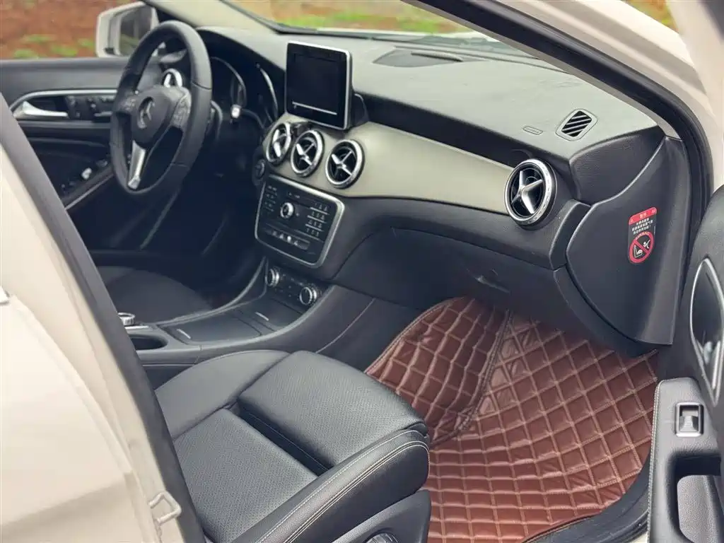 Mercedes-Benz GLA 2016 GLA 200 Dynamic фото 9