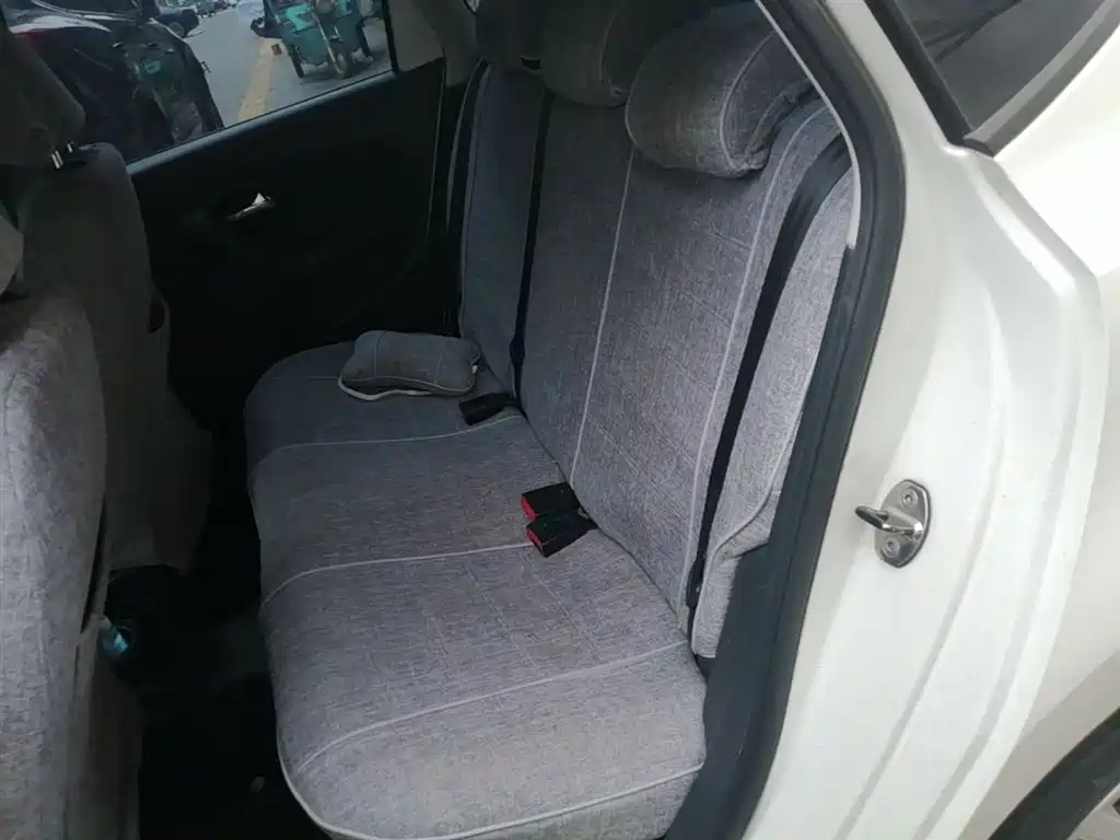 Volkswagen Polo 2016 1.4L Automatic Trend фото 17