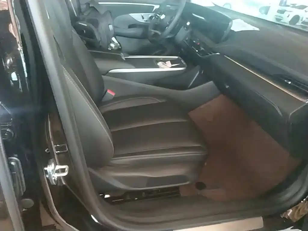 Buick LaCrosse 2025 2026 Model 28T Platinum Edition