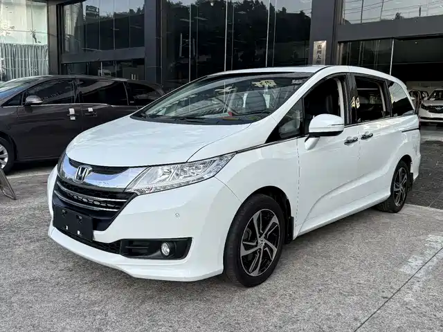 Honda Odyssey 2015 Facelift 2.4L Smart Enjoyment Edition — фото 2