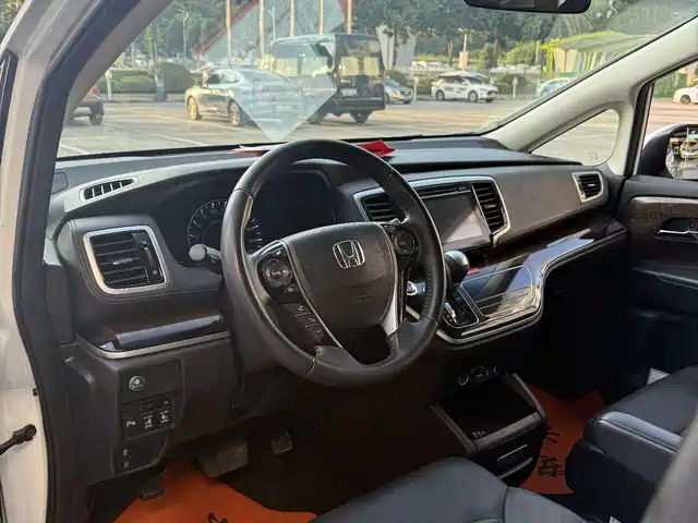 Honda Odyssey 2015 Facelift 2.4L Smart Enjoyment Edition — фото 5