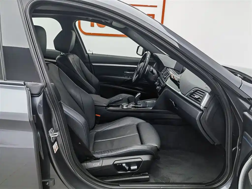 BMW 3 Series GT 2020 320i M Sport Black Night Edition фото 23
