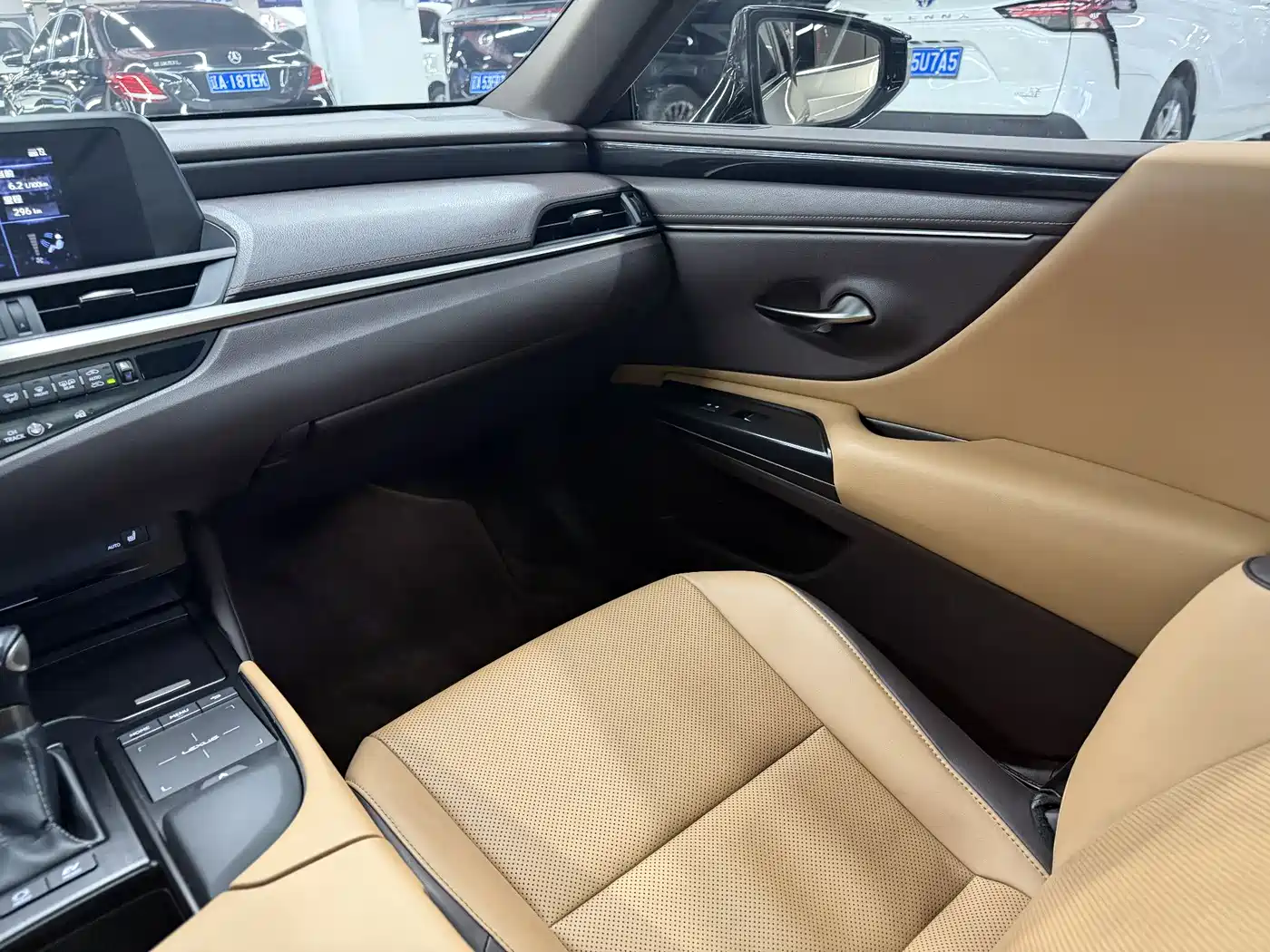 Lexus ES 2020 Model 300h Excellence Edition фото 13