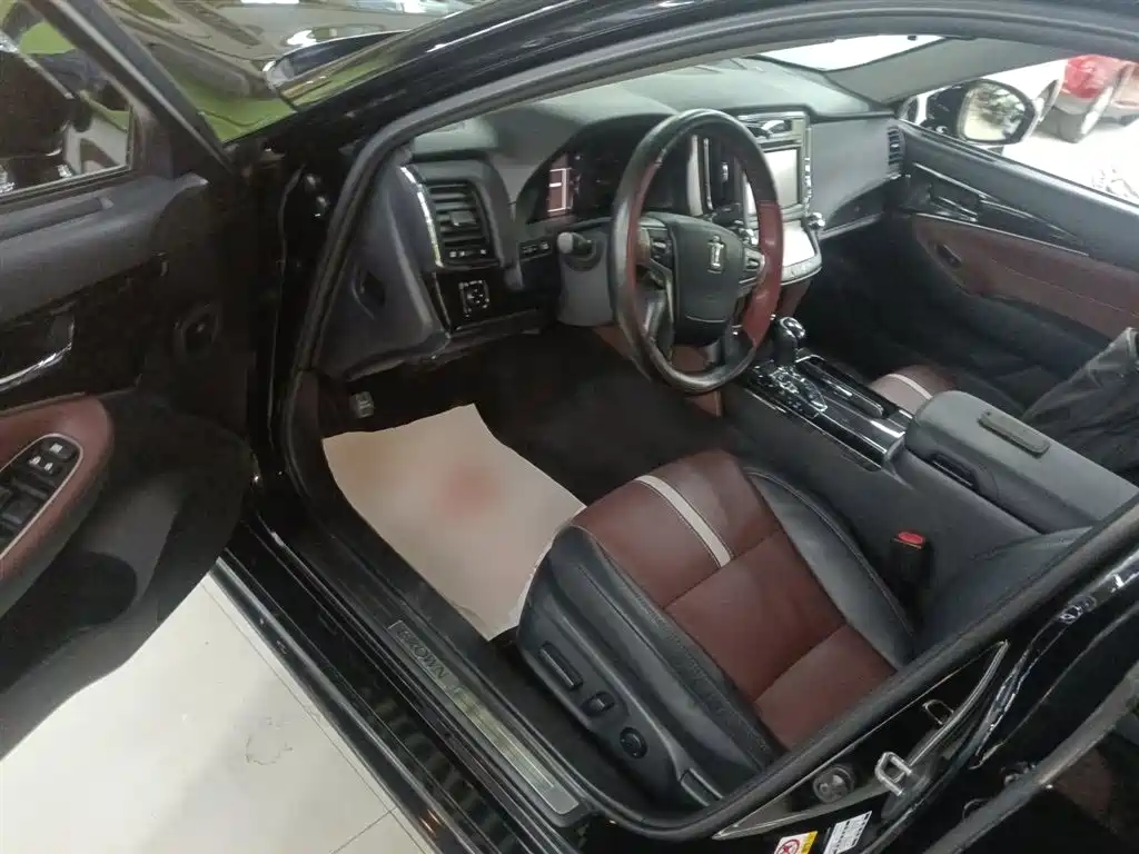 Toyota Crown 2017 2.0T Sport Edition фото 16