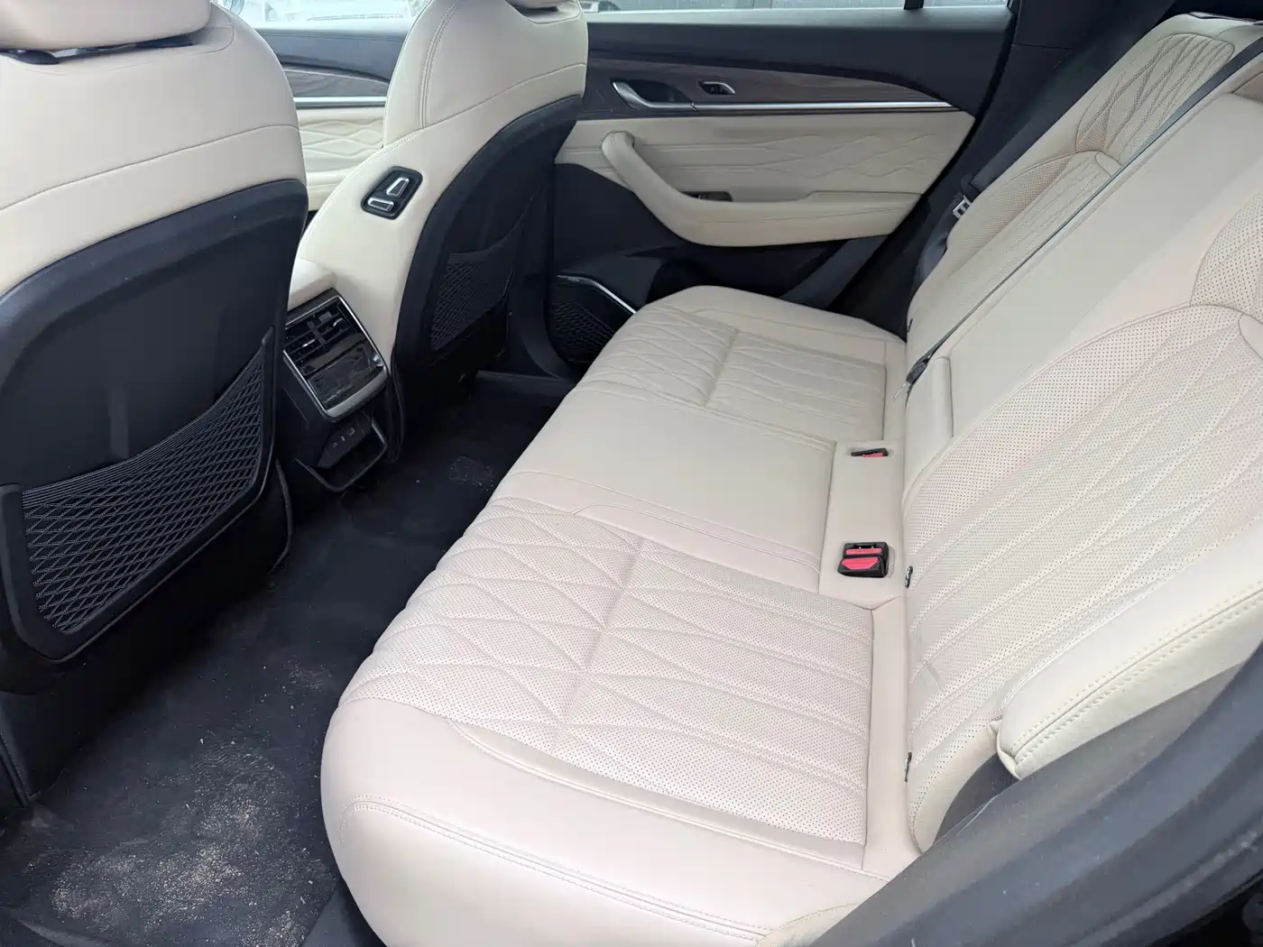 Photo 5 - Geely Monjaro