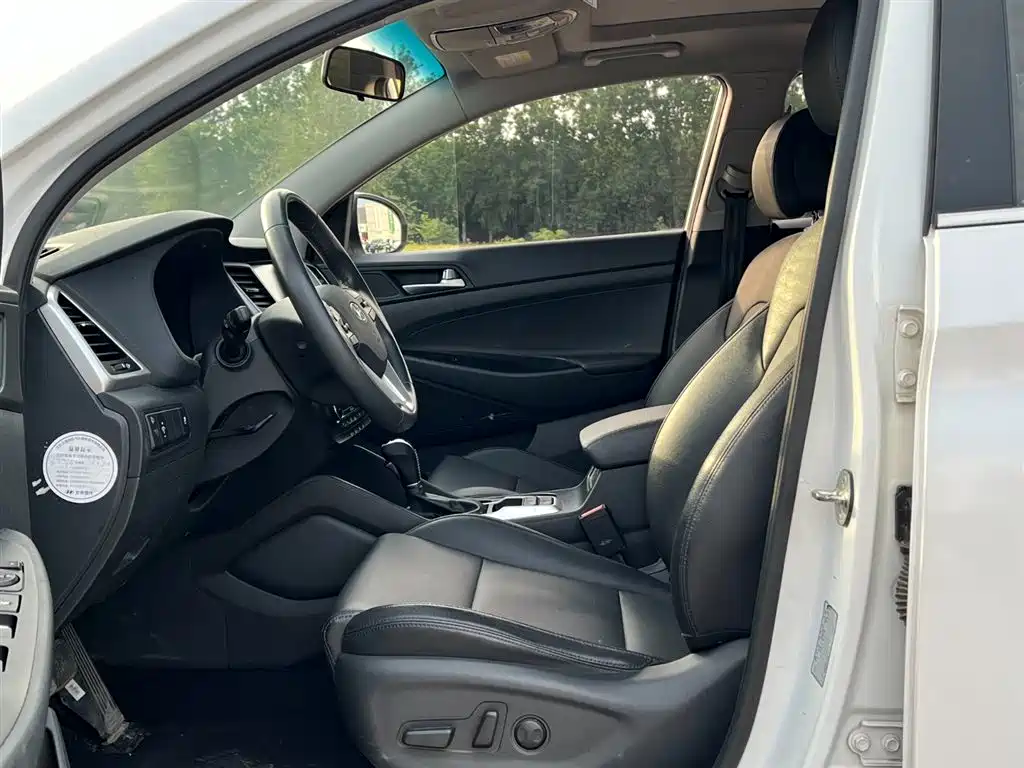 Hyundai Tucson 2018 1.6T DCT 2WD 15th Anniversary Special Edition фото 8
