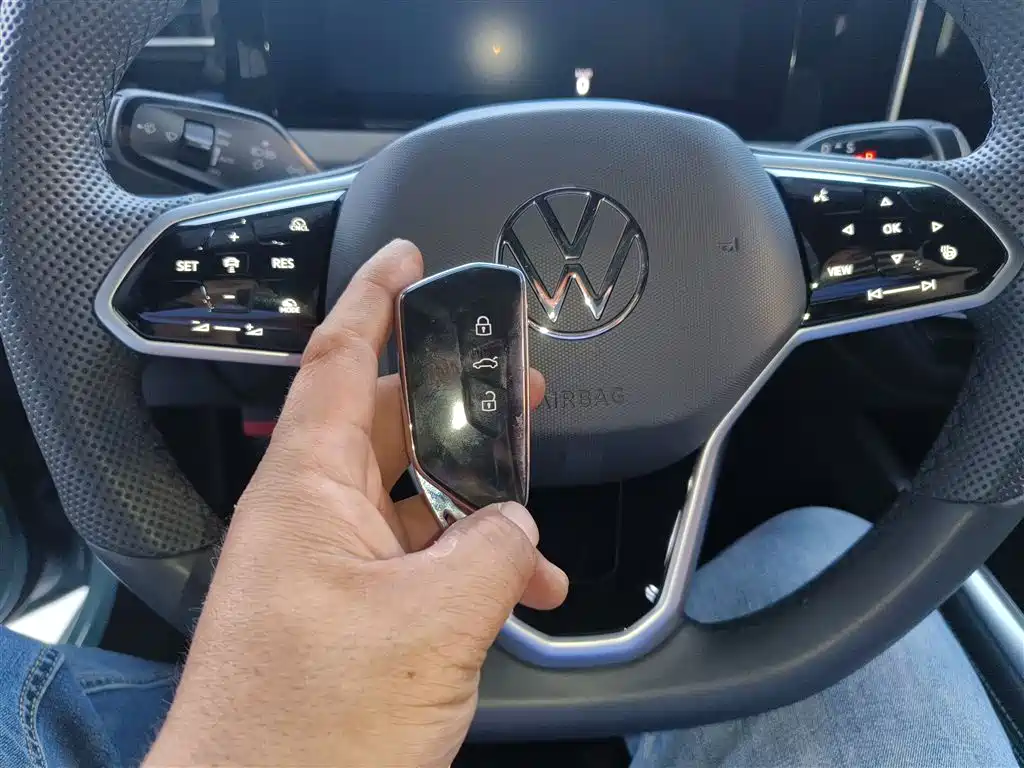 Volkswagen Passat 2025 Model Pro 380TSI Starlight Dragon Premium Edition фото 9