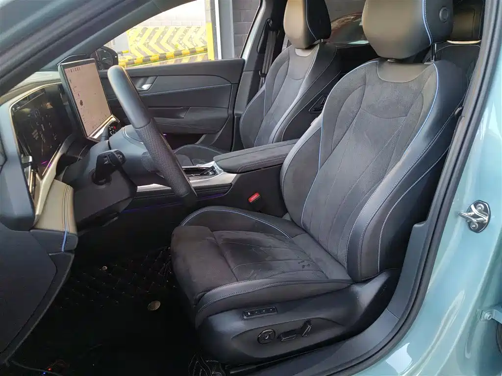Volkswagen Passat 2025 Model Pro 380TSI Starlight Dragon Premium Edition фото 15