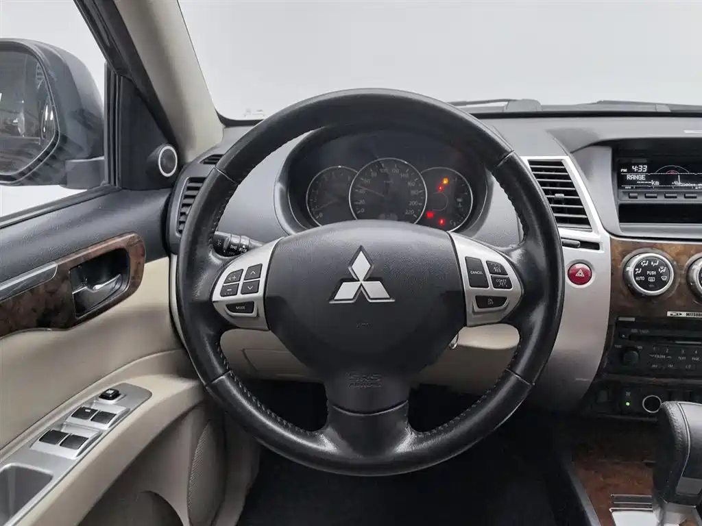 Mitsubishi Pajero Sport 2013 3.0L Automatic 2WD Luxury фото 11