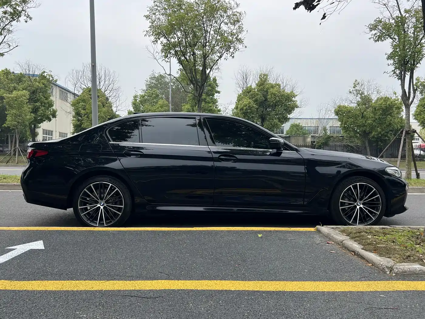 BMW 5 Series 2023 530Li Leading M Sport Package фото 4